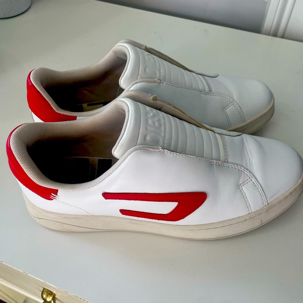 Diesel women’s size 9 sneakers. Excellent condition, worn twice.